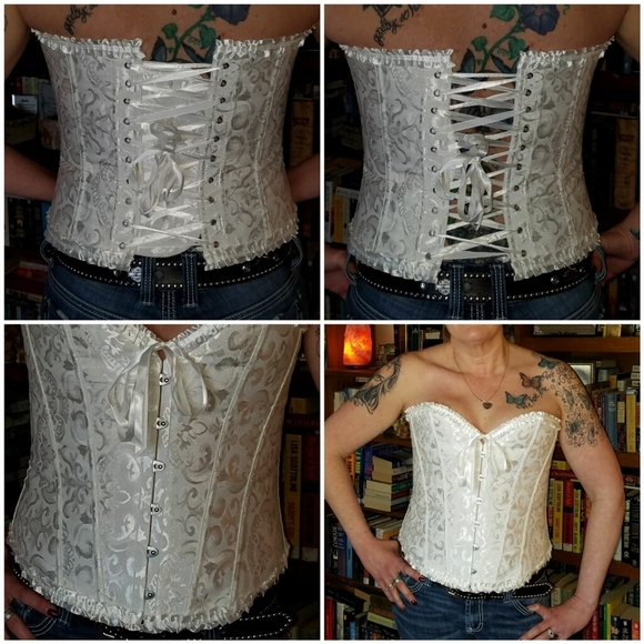 Gorgeous Corset - Picture 2 of 14